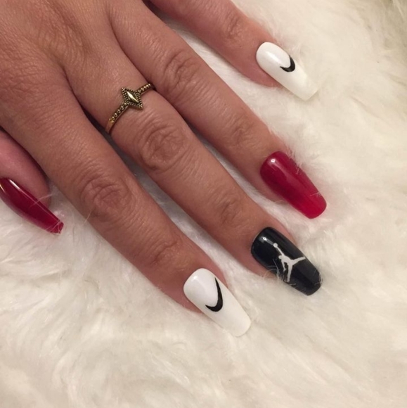 Red black and white luxury press on nails come in any shape and length - Picture 2 of 3